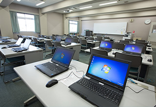 パソコン教室（５番教室）
