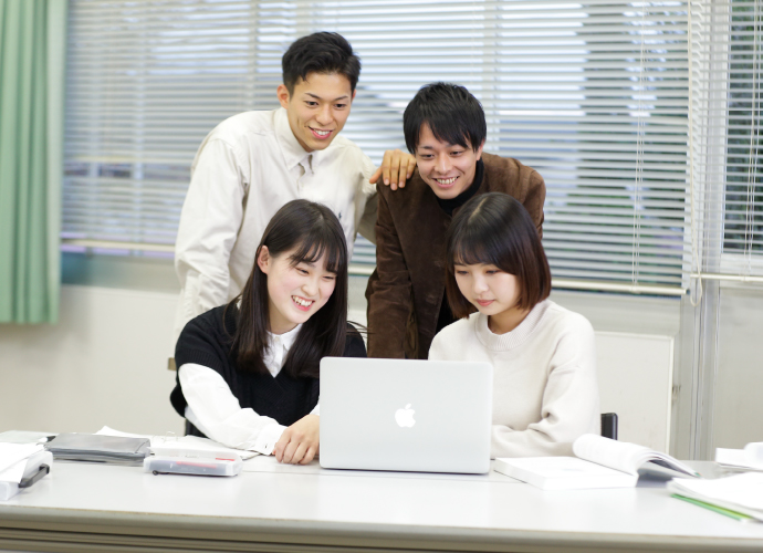 POINT 3 希望に合った就職が できるように指導します。
